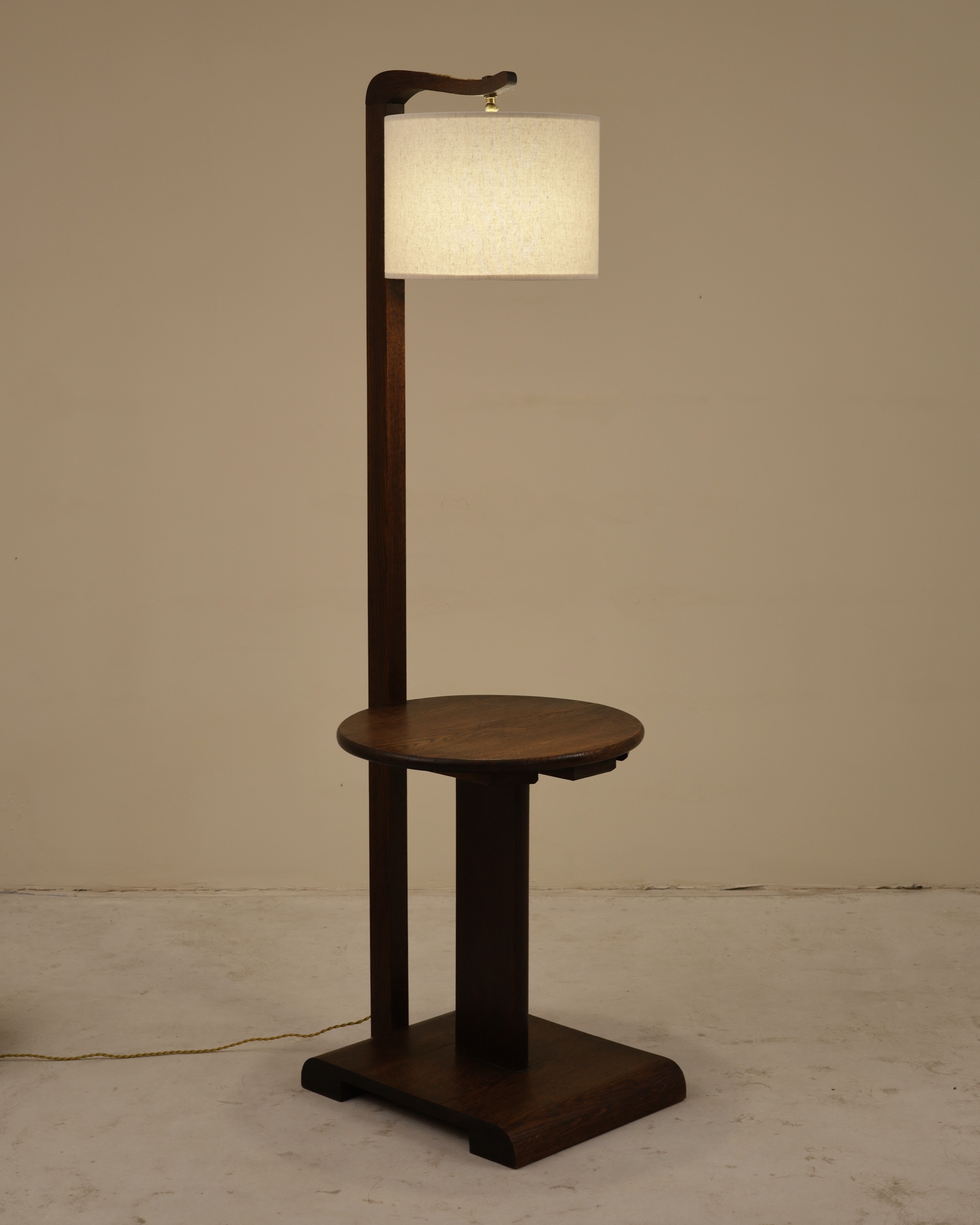 Lampadaire en chêne massif, France, 1940&rsquo;s