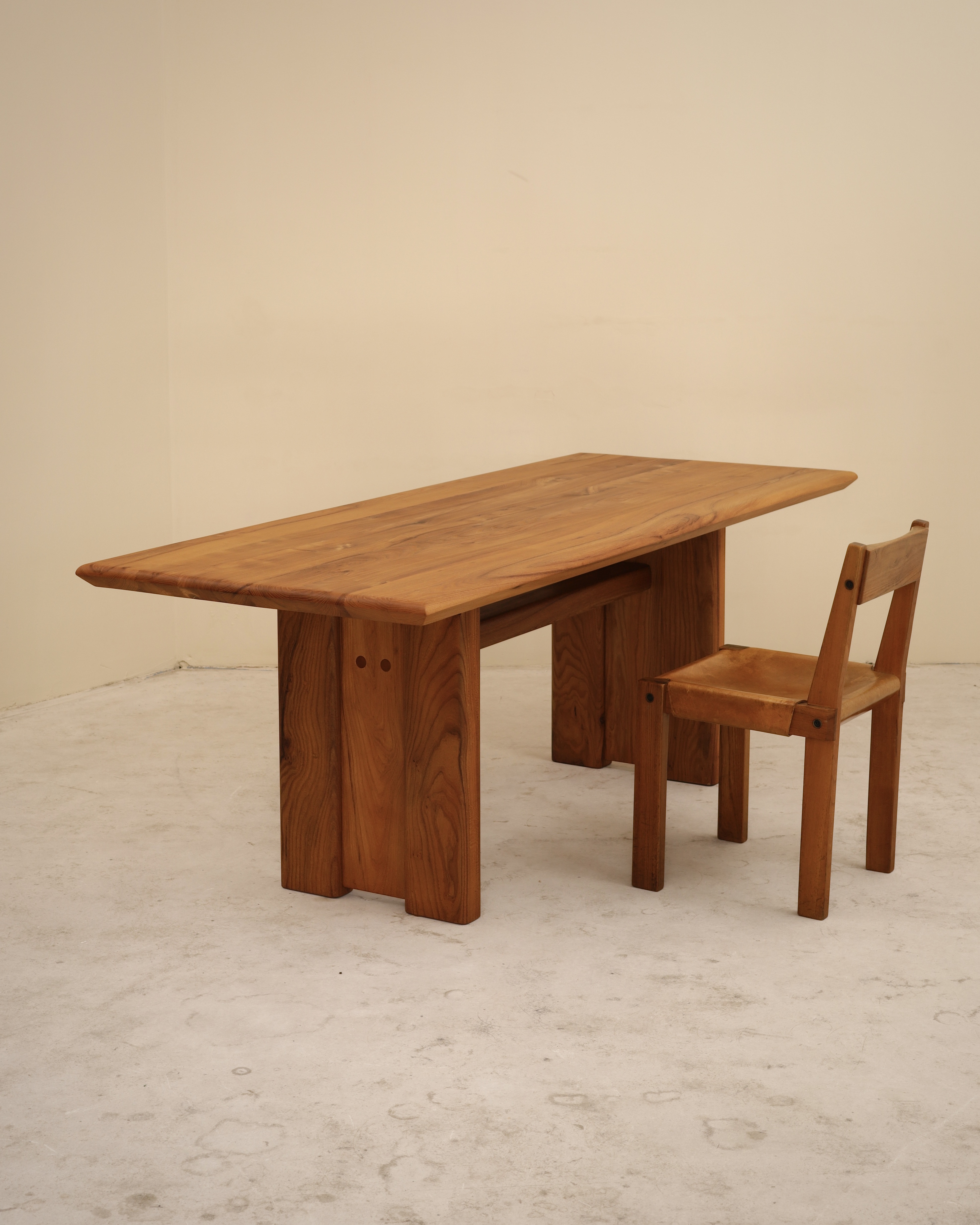 Table à manger en Orme Massif, Maison Senac, France, 1980&rsquo;s