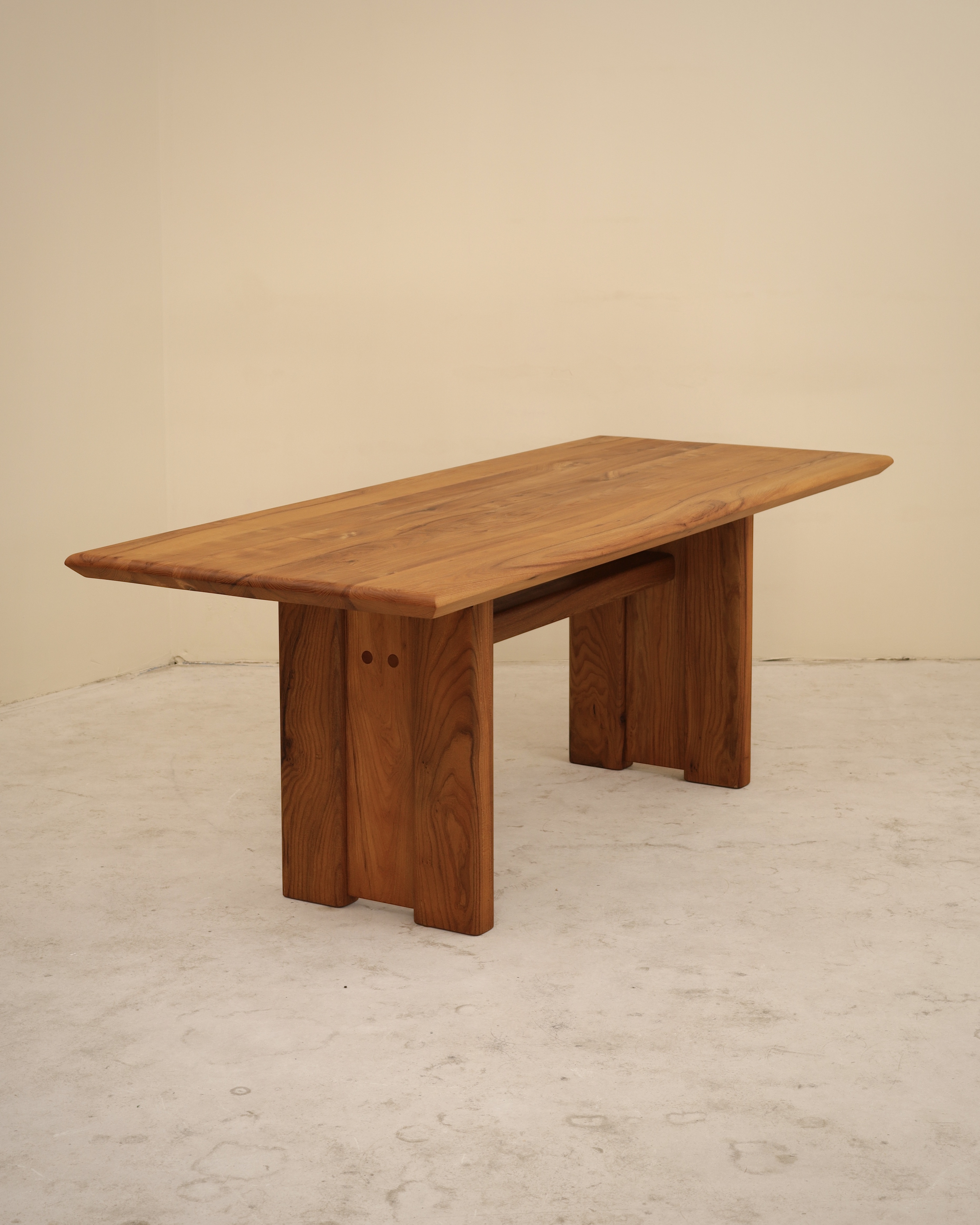 Table en orme massif, Maison Sénac, France, 1980&rsquo;s